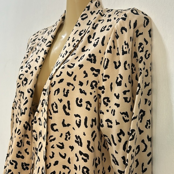 ZARA SILK BLOUSE WOMEN SIZE S ANIMAL PRINT LONG SLEEVE - Picture 5 of 11